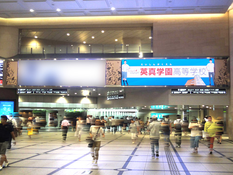 阪急　梅田駅　デジタルサイネージ　阪急梅田グランドビジョン